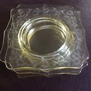 4 Pretty Vintage Yellow Etched Fluted Glass Plates